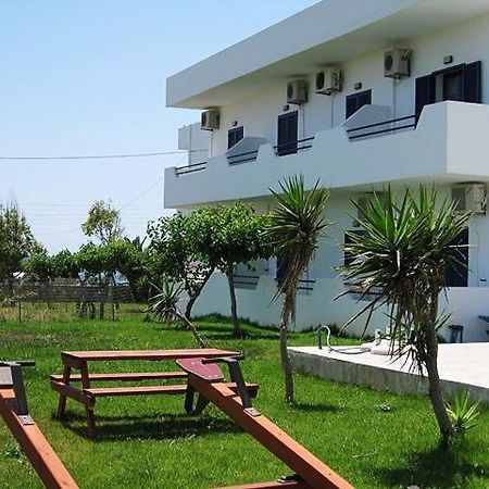 Flisvos Apartments Франгокастелло Экстерьер фото